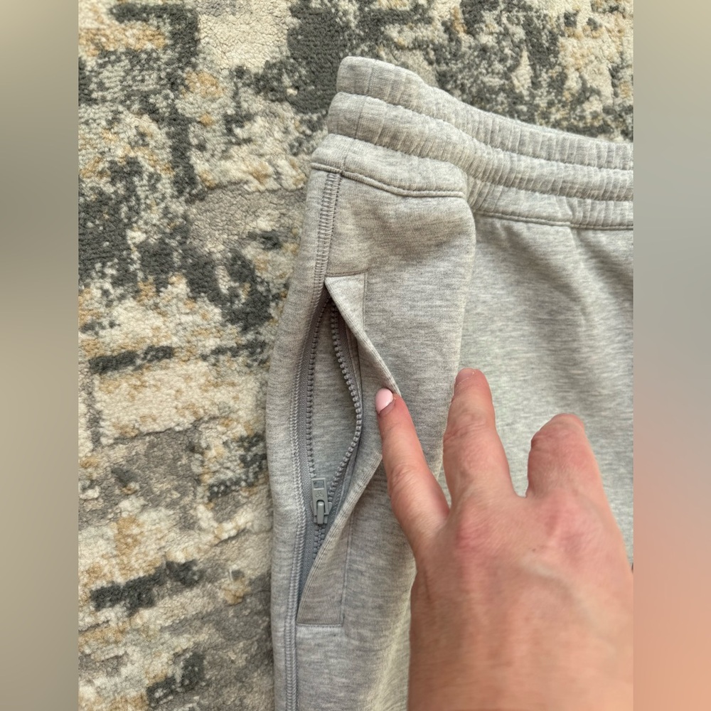 NWOT Aritzia FormaFleece Replenish Sweatpant - Picture 2 of 9